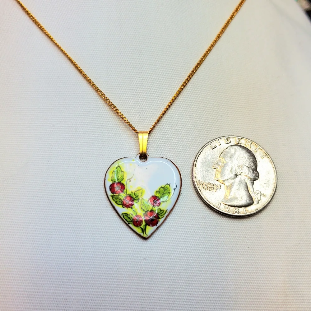 Flower heart necklace - Picture 3 of 4